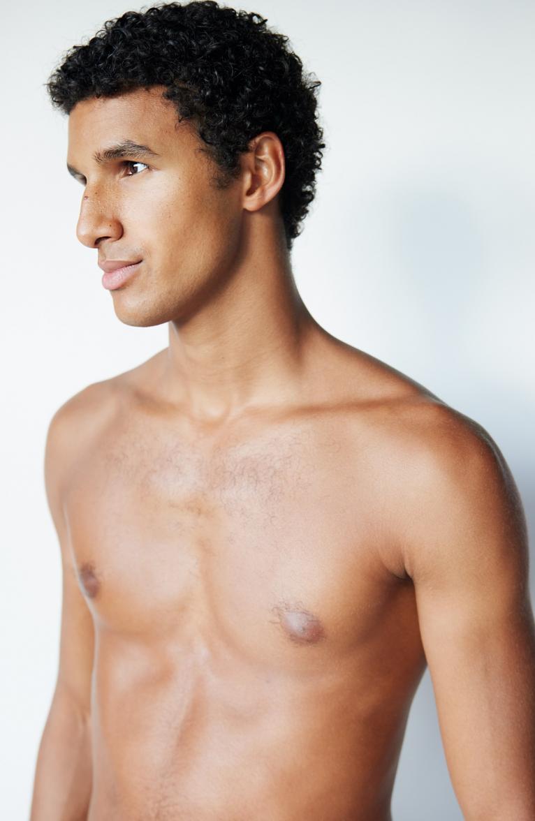 model-Yonis.-3957